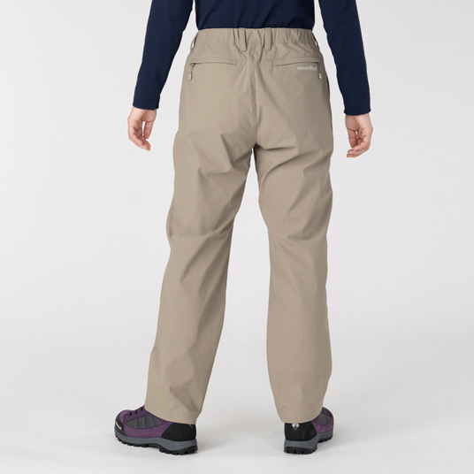 モデル身長159cm／Mサイズ着用
