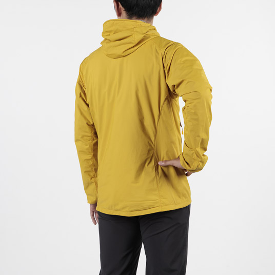 モデル身長175cm／Mサイズ着用